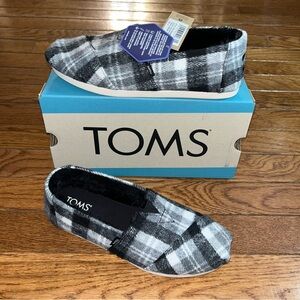 TOMS Alpargata Classic Shoe Gray, Black & White Plaid Faux Fur Lining Women’s 6